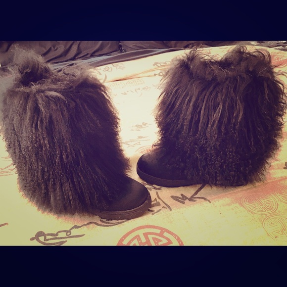 BearPaw Shoes - BEARPAWS BLACK FAUX FUR BOOTS/ SZ 10